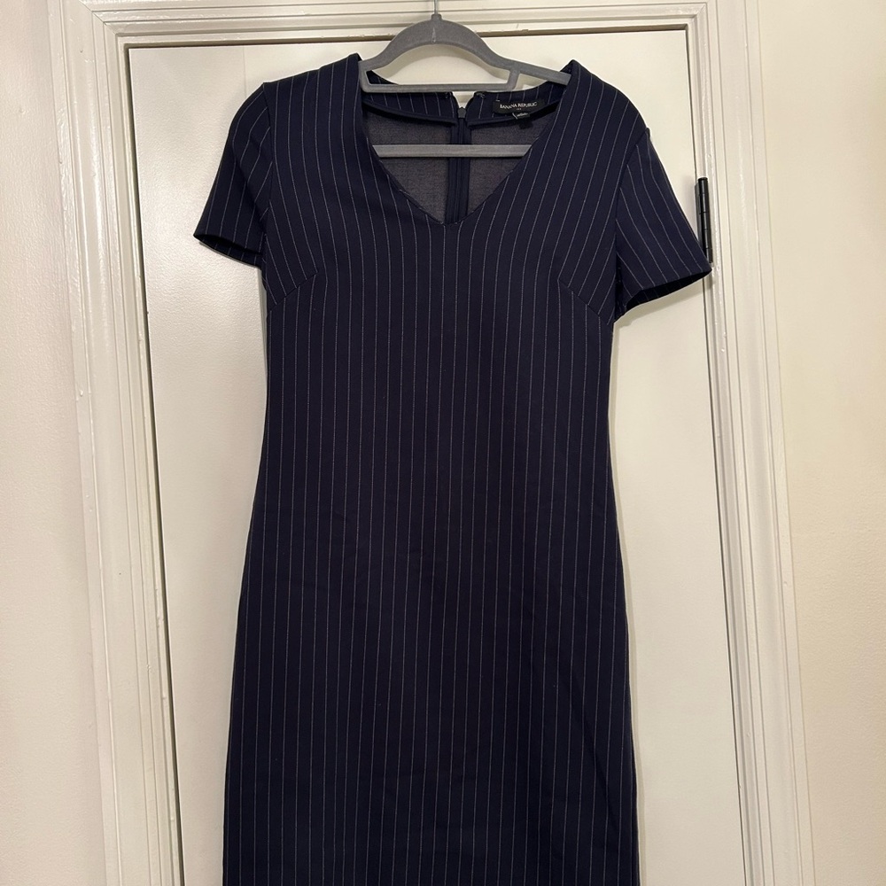Banana Republic Blue Sheath Midi Dress with V-Neck and Short Sleeves